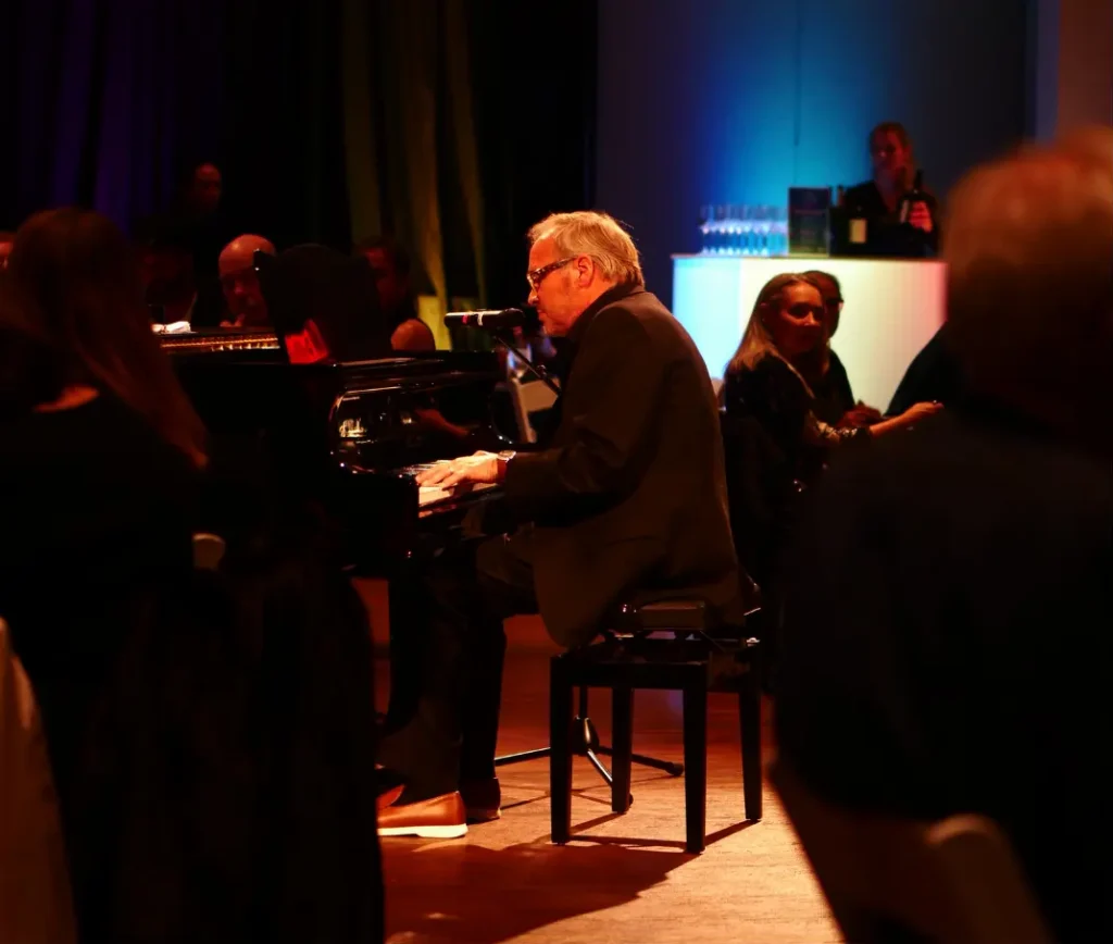 Jukebox live piano performance